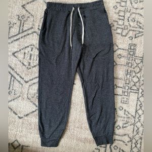 Women Vuori performance jogger in charcoal heather